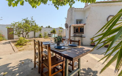 Villa Pipa: House, Shrub, Home, Residential Area, Estate, Cottage, Hacienda, Yard, Shade, Lawn