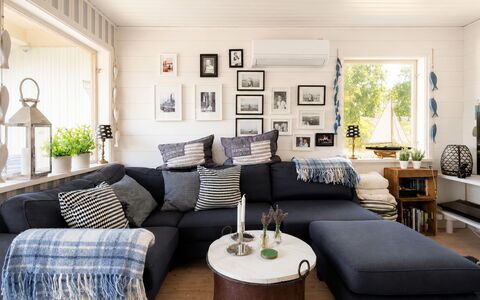 Havsdrömmen: House, Shrub, Home, Residential Area, Estate, Cottage, Hacienda, Yard, Shade, Lawn