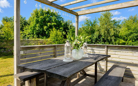 Havsdrömmen: House, Shrub, Home, Residential Area, Estate, Cottage, Hacienda, Yard, Shade, Lawn