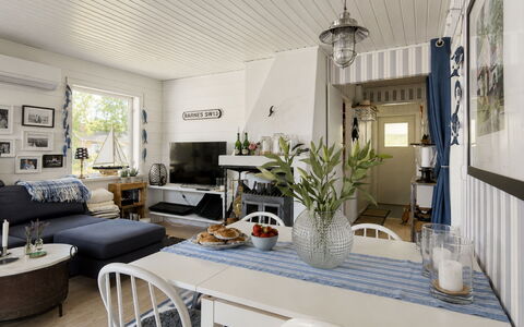 Havsdrömmen: House, Shrub, Home, Residential Area, Estate, Cottage, Hacienda, Yard, Shade, Lawn
