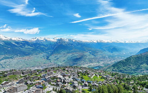 Prima 1084: Mountainous Landforms, Mountain, Hill, Mountain Range, Landscape, Highland, Hill Station, Valley, Ridge, Alps