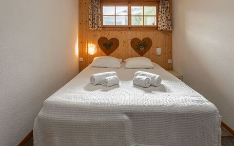 Prima 1084: Interior Design, Wood, Furniture, Bedroom, Home, Room, Floor, Linens, Flooring, Bed