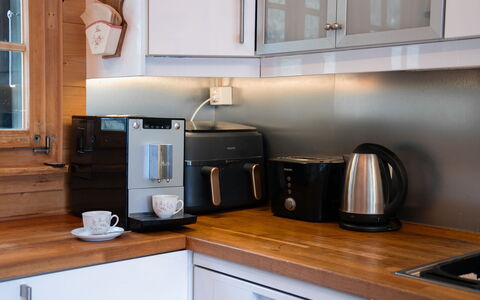 Prima 1084: Kitchen Appliance, Home Appliance, Small Appliance, Major Appliance, Kitchen, Tableware, Countertop, Interior Design, Cabinetry