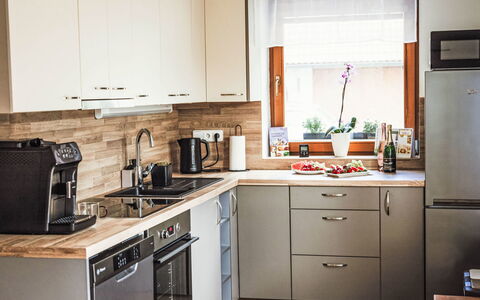 U Šenkýře Mikeše: Kitchen Appliance, Kitchen, Furniture, Countertop, Cabinetry, Major Appliance, Home Appliance, Interior Design, Flooring, Small Appliance