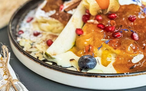 Máchova Roubenka: Food, Ingredient, Tableware, Produce, Fruit, Dessert, Breakfast