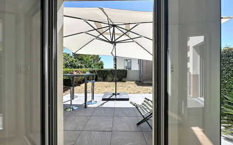 Les Sylphes: Floor, Door, Flooring, Home Door, Flowerpot, Balcony, Shade, Outdoor Furniture, Hardwood, Houseplant