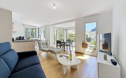Les Sylphes: Interior Design, Flooring, Furniture, Floor, Ceiling, Couch, Room, Apartment, Living Room, Home