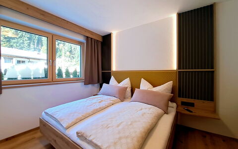 Auffach 602: Wood, Interior Design, Ceiling, Room, Wood Stain, Curtain, Hardwood, Hotel, Window Treatment, Light Fixture