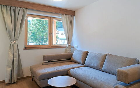 Auffach 602: Furniture, Interior Design, Flooring, Floor, Couch, Wood, Room, Living Room, Home, Table