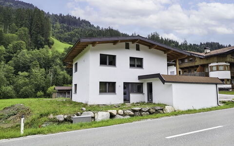 Auffach 602: Building, Window, House, Home, Roof, Architecture, Residential Area, Cottage, Human Settlement, Slope