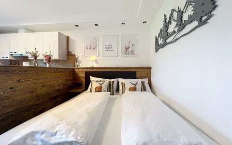Des Kaisers Kleines Reich: Bed, Bedroom, Interior Design, Furniture, Bedding, Wall, Bed Sheet, Wood, Flooring, Floor