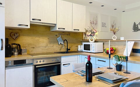 Des Kaisers Kleines Reich: Kitchen Appliance, Furniture, Countertop, Kitchen, Cabinetry, Major Appliance, Interior Design, Flooring, Wood, Home Appliance