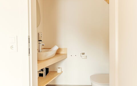 Niederwölz 602: Flooring, Wall, Interior Design, Floor, Wood, Plumbing Fixture, Bathroom, Ceiling, Plumbing, Home