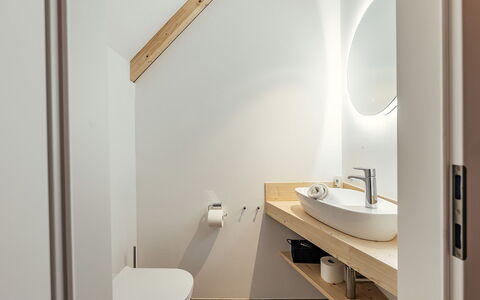Niederwölz 603: Plumbing Fixture, Bathroom, Flooring, Wood, Interior Design, Floor, Plumbing, Tap, Sink, Ceiling