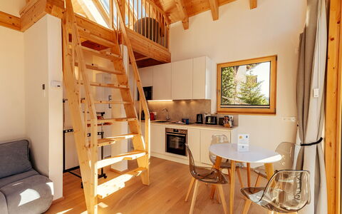 Niederwölz 605: Wood, Furniture, Wood Stain, Hardwood, Log Cabin, Wood Flooring, Varnish, Lumber, Plank, Plywood
