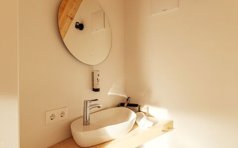 Niederwölz 606: Wall, Bathroom Sink, Wood, Plumbing Fixture, Interior Design, Flooring, Floor, Bathroom, Plumbing, Lighting