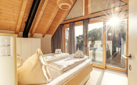 Niederwölz 606: Wood, Interior Design, Home, Bedroom, Ceiling, Wood Stain, Bed, Hardwood, Hotel, Bedding