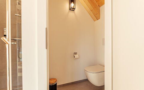 Niederwölz 609: Flooring, Wall, Floor, Wood, Plumbing Fixture, Interior Design, Bathroom, Plumbing, Home, Ceiling
