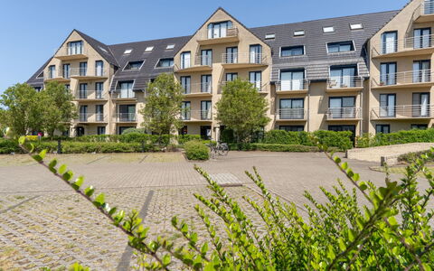 Goldsands Iii with Parking: Apartment, Estate, Condominium, Mansion, Landscaping, Villa, Balcony