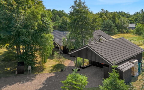 Wreth - 1.5Km from the Sea: Tree, Roof, House, Home, Residential Area, Cottage, Land Lot, Rural Area, Estate, Driveway
