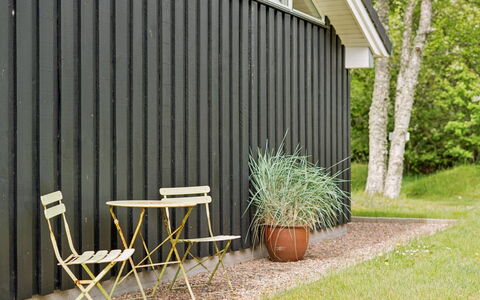 Wreth - 1.5Km from the Sea: Shade, Siding, Garden, Backyard, Hardwood, Outdoor Furniture, Plank, Flowerpot, Natural Material, Wood Stain