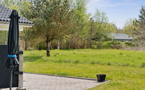 Wreth - 1.5Km from the Sea: Shade, Lawn, Garden, Landscaping, Park, Yard, Outdoor Structure, Backyard, Garden Buildings