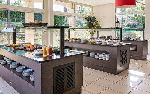 Barbaste 602: Countertop, Natural Foods, Hotel, Resort, Food, Houseplant, Cabinetry