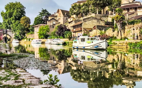 Barbaste 602: Water, Body Of Water, Waterway, Channel, Watercourse, Boat, Bank, Reflection, Watercraft, Canal