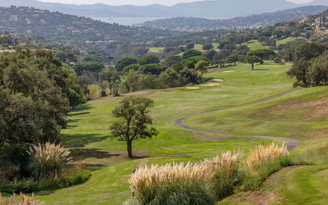 Maison Lou Oustaou: Grassland, Highland, Hill, Ecoregion, Landscape, Plain, Land Lot, Rural Area, Groundcover, Slope