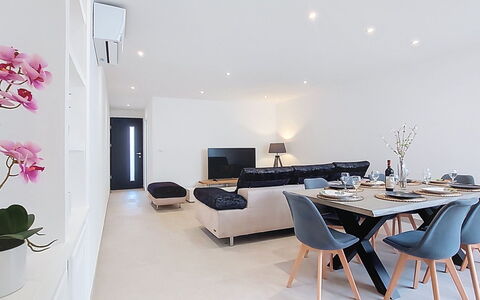 Maison Lou Oustaou: Interior Design, Furniture, Flooring, Floor, Wood, Ceiling, Room, Lighting, Living Room, Home
