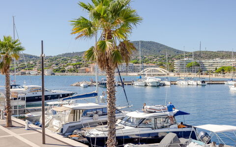 Maison Lou Oustaou: Boat, Water, Marina, Watercraft, Port, Boats And Boating--Equipment And Supplies, Dock, Harbor, Mast, Naval Architecture