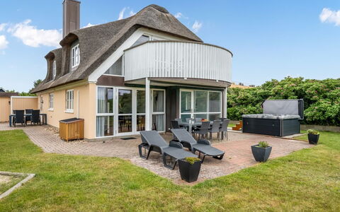 Algut - 200M from the Sea: Roof, House, Home, Cottage, Land Lot, Estate, Shade, Porch, Thatching, Landscaping