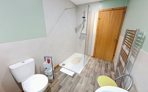 Glencarr: Flooring, Floor, Plumbing Fixture, Bathroom, Toilet Seat, Interior Design, Toilet, Plumbing, Tile, Tap