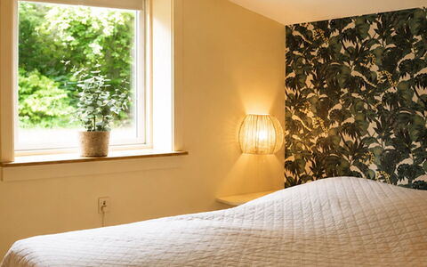 Bine - 200M from the Sea: Wood, Interior Design, Bedroom, Brown, Floor, Flooring, Furniture, Bed Sheet, Room, Bedding