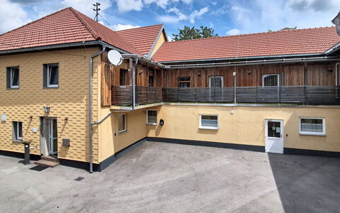 Klaffer am Hochficht 1: Roof, Siding, Driveway, Handrail, Balcony