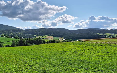 Klaffer am Hochficht 1: Blue, Sky, Green, Grass, Mountainous Landforms, Natural Environment, Grassland, Hill, Field, Natural Landscape