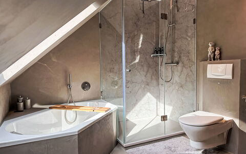 The Oak Suite: Plumbing Fixture, Flooring, Bathtub, Bathroom, Floor, Interior Design, Plumbing, Tap, Sink, Room