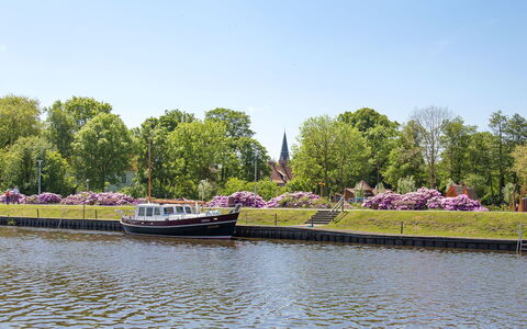 The Oak Suite: Boat, Water, Body Of Water, Watercraft, Waterway, Bank, Channel, Boats And Boating--Equipment And Supplies, Watercourse