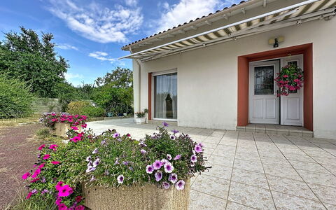 La Toulière: Flower, Shrub, House, Home, Garden, Door, Cottage, Landscaping, Yard