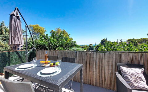 Les Terrasses des Hautsdefonsainte: Furniture, Outdoor Furniture, Table, Outdoor Table, Chair, Deck, Kitchen & Dining Room Table, Shade, Hardwood, Balcony