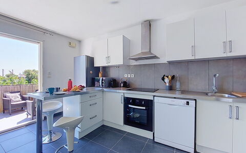 Les Terrasses des Hautsdefonsainte: Kitchen, Countertop, Major Appliance, Flooring, Kitchen Appliance, Cabinetry, Interior Design, Floor, Furniture, Apartment