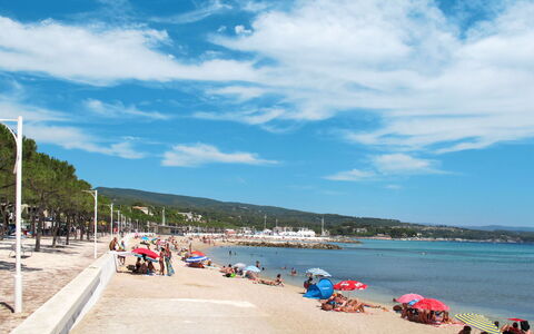 Les Terrasses des Hautsdefonsainte: Body Of Water, Beach, Coast, Summer, Coastal And Oceanic Landforms, Vacation, Recreation, Shore, Sea, Leisure