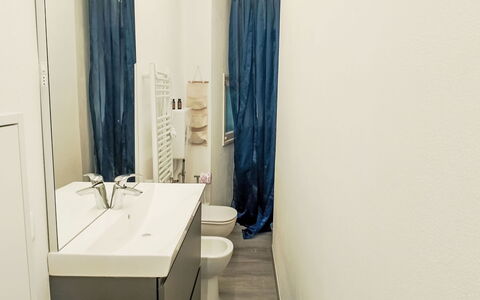 Onda Blu House: Flooring, Floor, Interior Design, Plumbing Fixture, Bathroom, Toilet, Room, Plumbing, Toilet Seat, Bathroom Sink