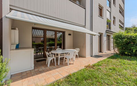 Michelon: Shade, Balcony, Design, Houseplant, Awning, Outdoor Structure, Courtyard, Flowerpot