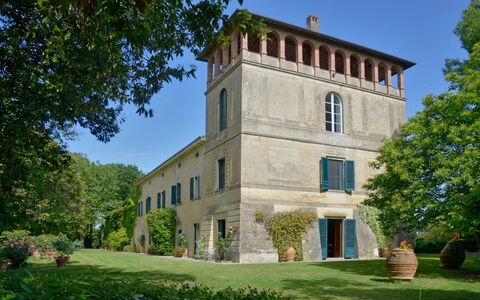Villa Gioli: Shrub, Garden, Estate, Lawn, Landscaping, Yard, Hacienda, Mansion, Villa, Hedge