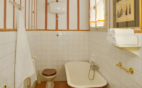 Villa Gioli: Interior Design, Wall, Bathroom, Plumbing Fixture, Flooring, Bathroom Sink, Floor, Plumbing, Tap, Sink