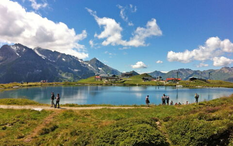 Eberharter am Schweinberg: Sky, Mountain, Mountainous Landforms, Body Of Water, Nature, Cloud, Hill, Mountain Range, Highland, Natural Landscape