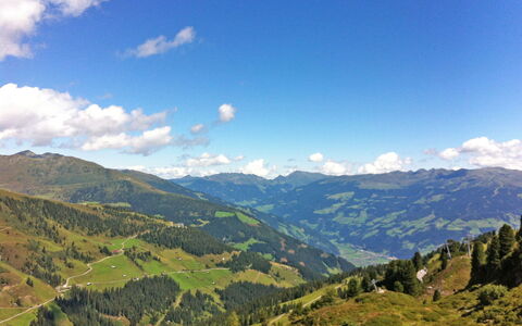 Eberharter am Schweinberg: Sky, Blue, Mountainous Landforms, Mountain, Cloud, Hill, Nature, Natural Landscape, Highland, Wilderness