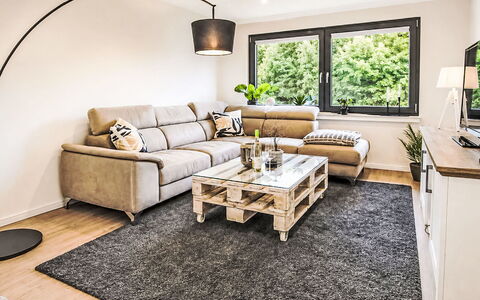 Herzwerk Schwalenberg: Furniture, Interior Design, Couch, Flooring, Floor, Living Room, Wood, Room, Home, Apartment