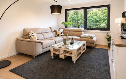 Herzwerk Schwalenberg: Furniture, Interior Design, Couch, Flooring, Living Room, Floor, Wood, Room, Home, Lighting